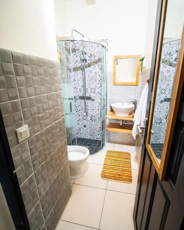 Evasion En Plein Coeur De La Ville Studio Jacuzzis Sauna Et Piscine Au Centre De 포트루이스 아파트