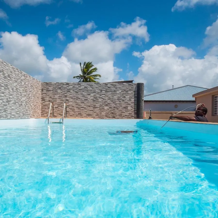 Evasion En Plein Coeur De La Ville Studio Jacuzzis Sauna Et Piscine Au Centre De Port-Louis의 연락처